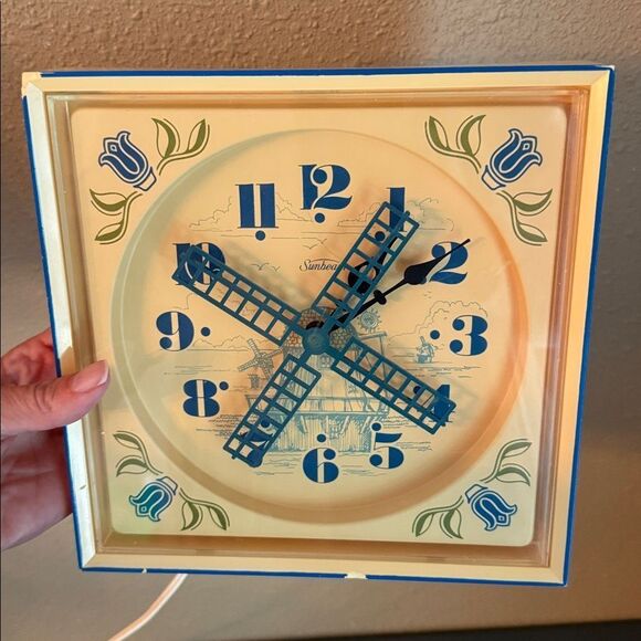 SUNBEAM Vintage 70s Dutch Windmill Tulip Wall Clock - Picture 7 of 11